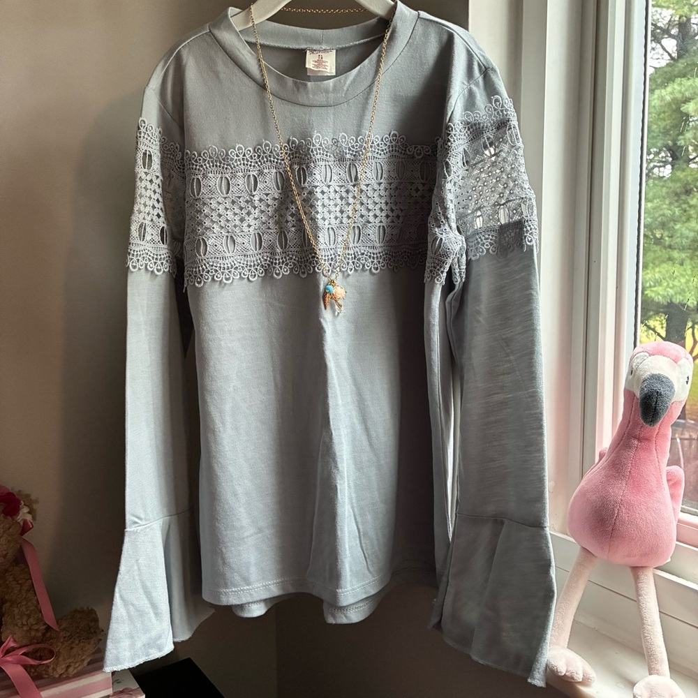 Arizona Jean Company Gray Lace Long Sleeve Top